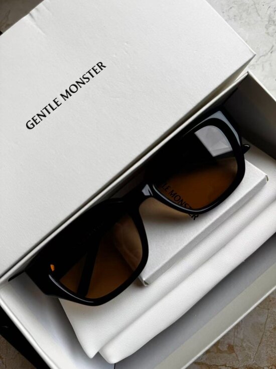 GENTLE MONSTER NABI Sunglasses - Black / Brown Tint